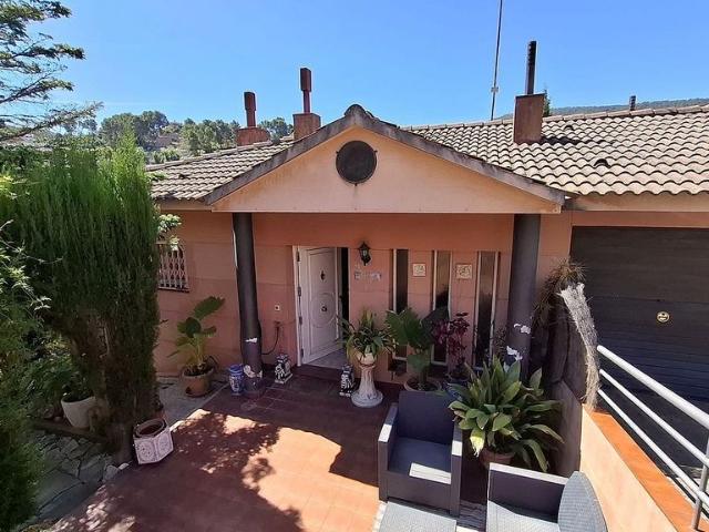Chalet en venta en Vallirana, de 120 m² 3 habitaciones por 420.000