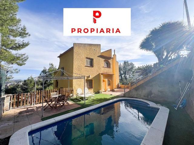 Chalet en venta en Vallirana, de 229 m² 4 habitaciones por 377.000