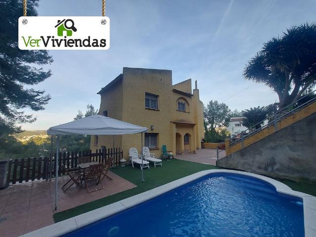 Chalet en venta en Vallirana, de 230 m² 4 habitaciones por 377.000