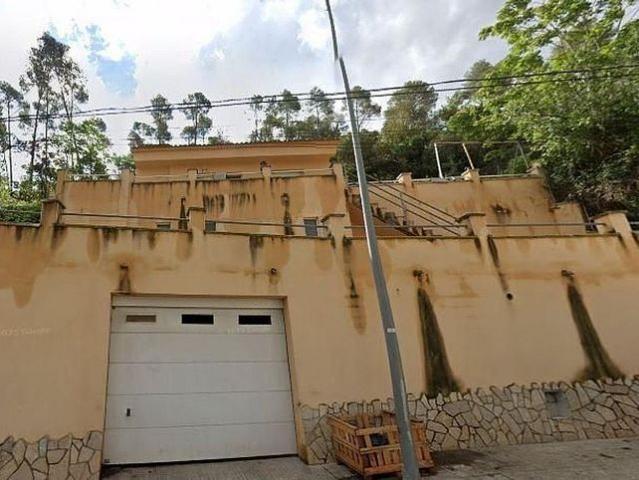 Chalet en venta en Vallirana, de 235 m² 5 habitaciones por 241.000