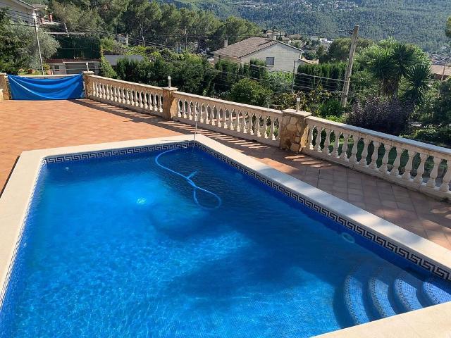 Chalet en venta en Vallirana, de 339 m² 5 habitaciones por 520.000