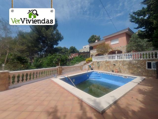 Chalet en venta en Vallirana, de 339 m² 5 habitaciones por 520.000