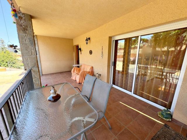 Chalet en venta en Vallirana. Exclusiva, vivienda independiente con gran parcela, privacidad y sol todo el día. Chalets.