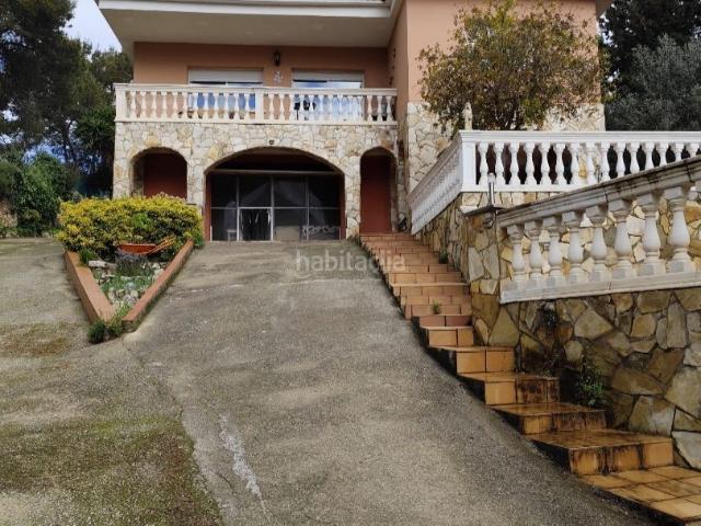Chalet en venta en Vallirana. Espectacular finca con chalet, piscina, pista deportiva y bodega. Chalets.