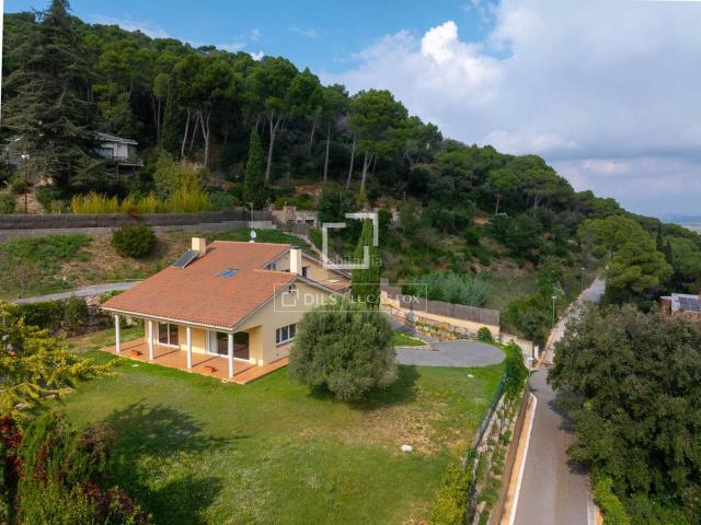 Chalet en venta en Vallromanes. Casa de 4 dormitorios en venta en Vallromanes, Barcelona. Chalets.