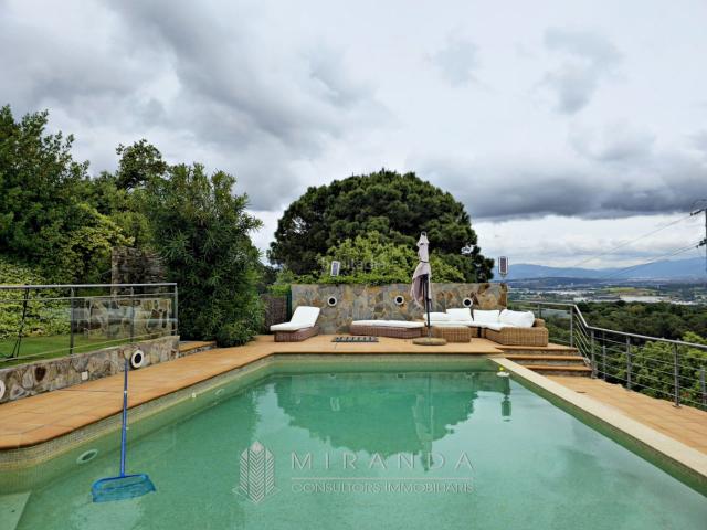 Chalet en venta en Vallromanes. Chalets.