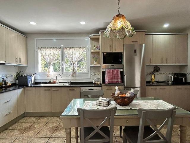 Chalet en venta en Vallromanes, de 300 m² 4 habitaciones por 549.000
