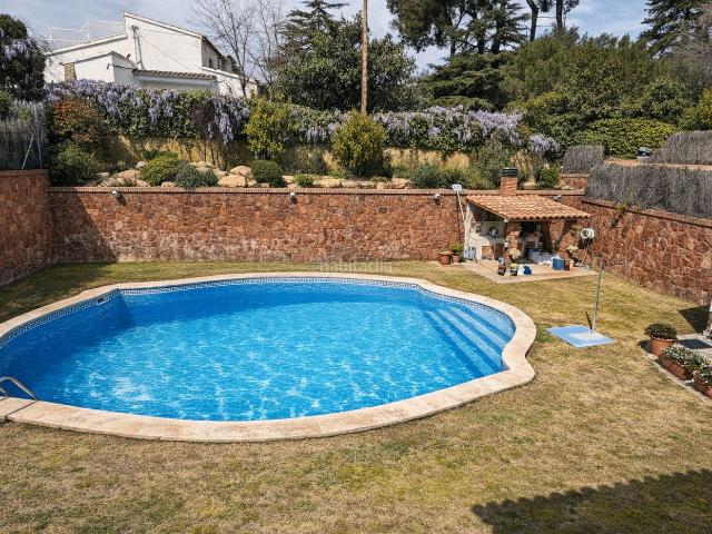 Chalet en venta en Vallromanes. MALENA Chalets.