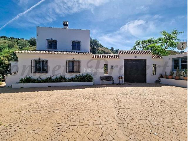 Chalet en venta en Vélez Málaga, Centro Histórico. Villa con piscina privada y apartamento para invitados en Vélez Málaga. Chalets Vélez.