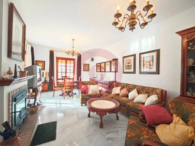 Chalet en venta en Vélez Málaga, El Limonar. EXCLUSIVA VIVIENDA UNIFAMILIAR EN VÉLEZ MÁLAGA 334 m² CONSTRUIDOS PARCELA DE 302 m² IDEAL COMO PRIMERA RESIDENCIA. Chalets Vélez.