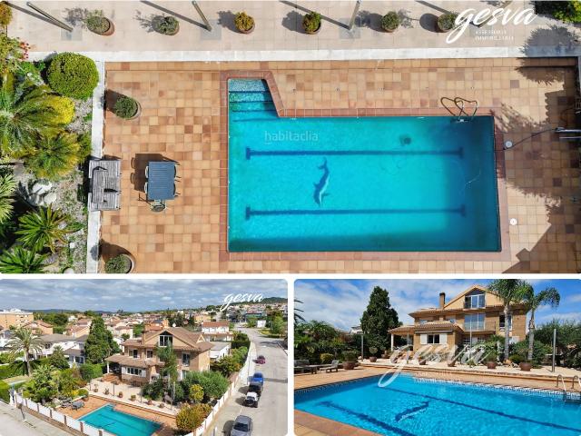 Chalet en venta en Vendrell El, Bonavista Costa Dorada. Espectacular casa unifamiliar en Urbanización Bonavista. Chalets Vendrell.