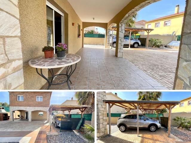 Chalet en venta en Vendrell El, La Franquesa Oasis Park Costa Dorada. Casa o chalet independiente en venta en Calle Comtes de Barcelona. Chalets Vendrell.