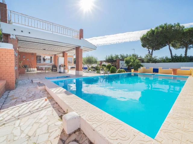 Chalet en venta en Ventas de Retamosa Las. Maravilloso chalet independiente con piscina. Chalets Ventas de Retamosa.
