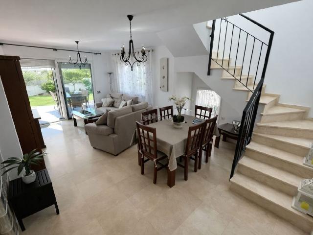 Chalet en venta en Vera, Las Salinas. PAREADO CON GRAN JARDÍN 3 Hab Solárium y Piscina Cubierta en Las Salinas. Chalets.