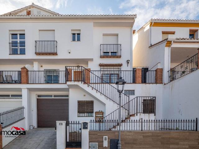 Chalet en venta en Víznar. CHALET CON PISCINA Y VISTAS PANORÁMICAS. Chalets.