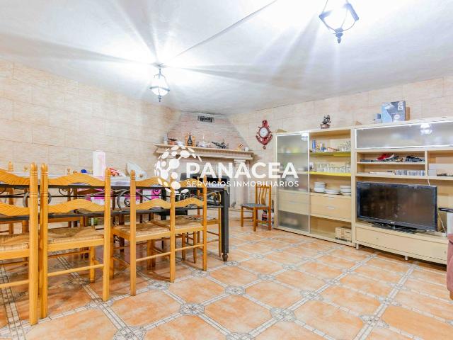 Chalet en venta en Vícar, Las Cabañuelas. Chalet pareado en venta en calle Valldemosa. Chalets.