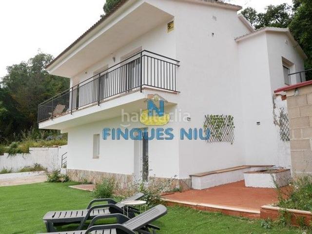 Chalet en venta en Vidreres, Aiguaviva Parc. Ref. 2140B Casa reformada con vistas despejadas en Aiguaviva Park. Chalets.