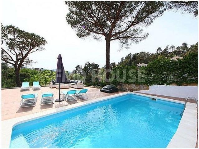 Chalet en venta en Vidreres, de 131 m² 4 habitaciones por 259.000