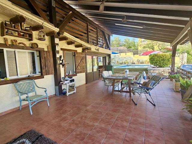 Chalet en venta en Vidreres, de 207 m² 4 habitaciones por 380.000