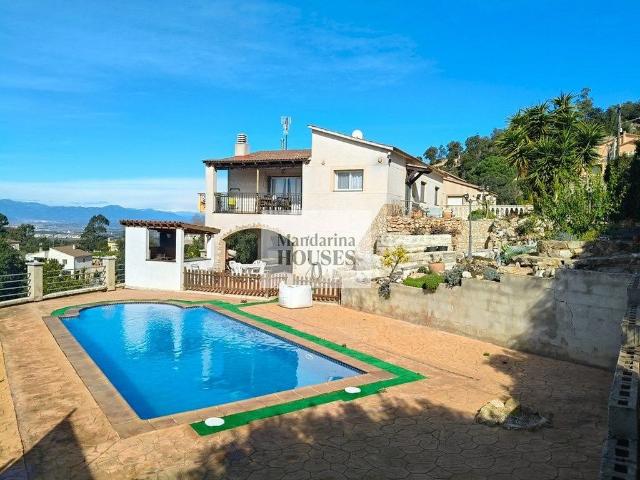 Chalet en venta en Vidreres, de 200 m² 4 habitaciones por 360.000