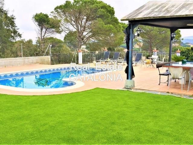 Chalet en venta en Vidreres, Terrafortuna Puig Ventós. Casa con piscina cerca de la playa de Lloret de Mar. Chalets.