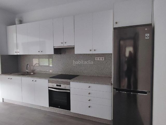 Chalet en venta en Vigo, Teis. Casa de piedra con jardín y grandes posibilidades en Teis. Chalets.