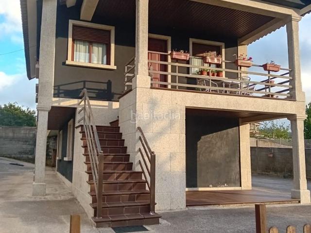 Chalet en venta en Vigo, Valadares Beade. Valladares, casa de 2 plantas con parcela de 762m2. Chalets.