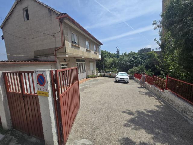 Chalet en venta en Vigo, A Salgueira O Castaño. Casa independiente en Castrelos. Chalets.