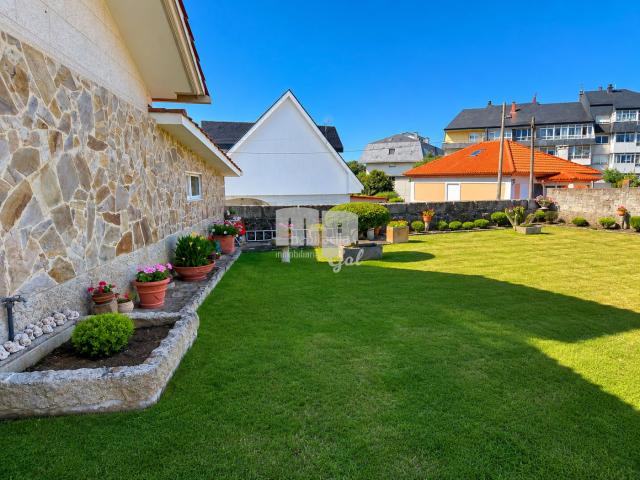 Chalet en venta en Vigo, Alcabre. Chalet en la zona de Samil Playa, Vigo. Chalets.