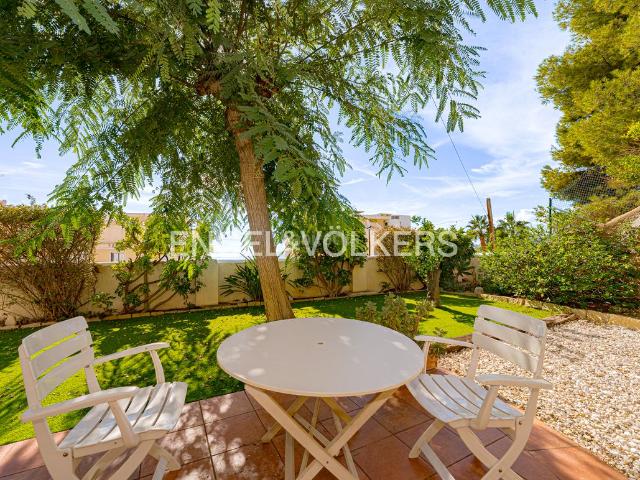 Chalet en venta en Vila Joiosa la, Poble Nou Montiboli. Encantadora casa independiente con vistas al mar en Montiboli, Villajoyosa. Chalets Vila Joiosa.