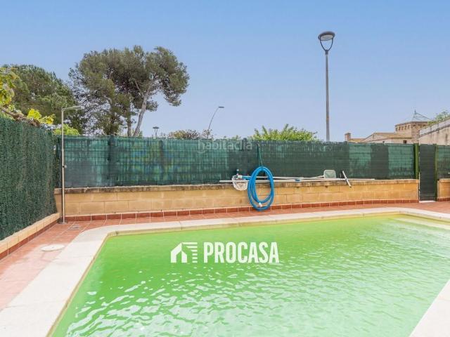 Chalet en venta en Vila sacra. Encantadora casa pareada con jardín y piscina en VilaSacra. Chalets.