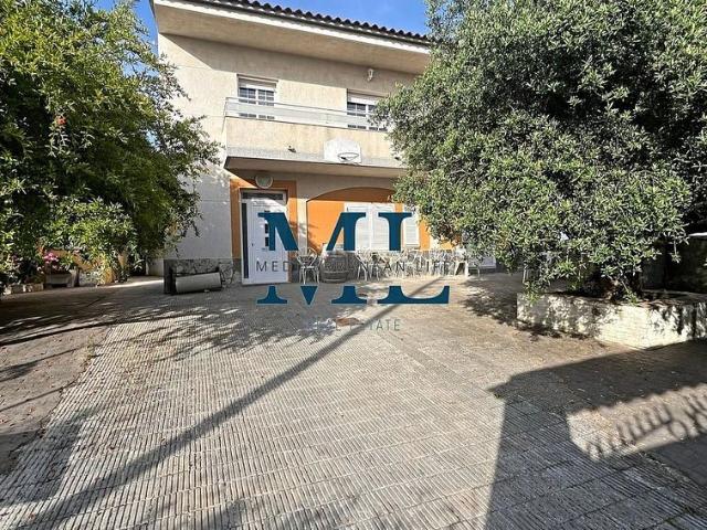 Chalet en venta en Vilanova i La Geltrú, de 150 m² 7 habitaciones por 440.000