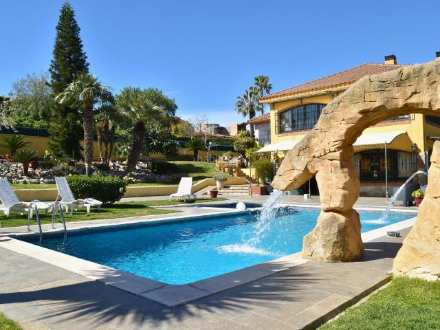 Chalet en venta en Vilanova i la Geltrú, L´Aragai Costa Dorada. Villa de lujo en venta. Chalets Vilanova i la.