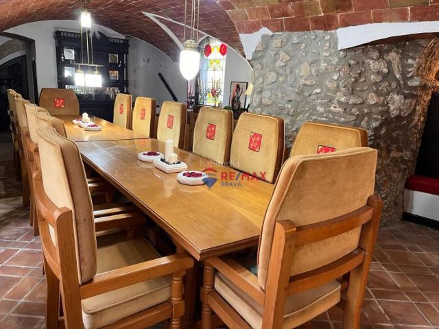 Chalet en venta en Vilademuls. Galliners Vilademuls, Girona Casa independiente con licencia turística, piscina climatizada y amplios espacios. Chalets.