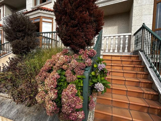 Chalet en venta en Vilagarcía de Arousa, O Carril. CHALET ADOSADO EN LA MEJOR ZONA RESIDENCIAL DE VILAGARCÍA DE AROUSA. Chalets Vilagarcía de.