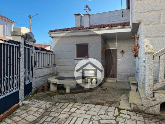 Chalet en venta en Vilardevós. Casa en A Devesa. Chalets.
