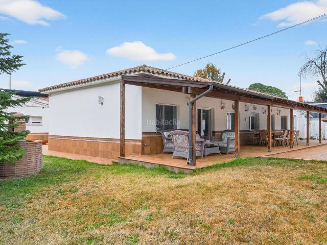 Chalet en venta en Vilobí d´Onyar. Oportunidad unica Casa mas restaurante El Mirador, junto al aeropuerto de Girona. Chalets Vilobí.