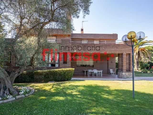 Chalet en venta en Villaviciosa de Odón, Castillo Campodón. ¡EN FLIMASA NO COBRAMOS AL COMPRADOR!. Chalets Villaviciosa de.