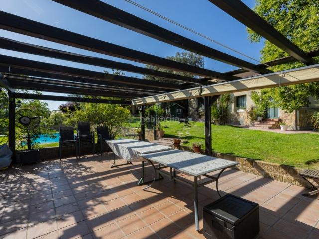 Chalet en venta en Villaviciosa de Odón, El Bosque. Chalet bifamiliar con piscina en Villaviciosa de Odón. Chalets Villaviciosa de.