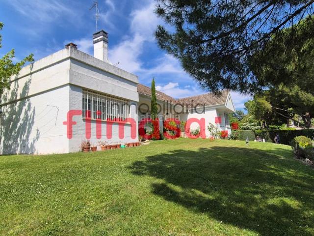 Chalet en venta en Villaviciosa de Odón, El Bosque. Gran chalet independiente con parcela de 2.291 m². Chalets Villaviciosa de.