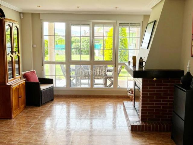 Chalet en venta en Villaviciosa, Quintes Arroes. Chalets.