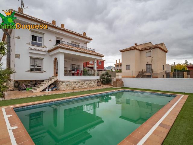 Chalet en venta en Villa de Otura. Chalet con primeras calidades en OTURA. Chalets Villa de.