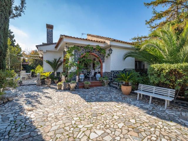 Chalet en venta en Villa de Otura. CHALET EN OTURA. Chalets Villa de.