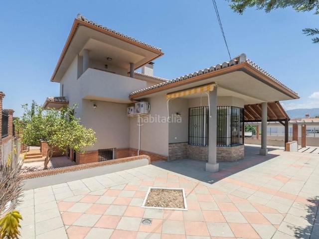 Chalet en venta en Villa de Otura. Chalet en esquina de 4 Dorm. en Otura. Chalets Villa de.