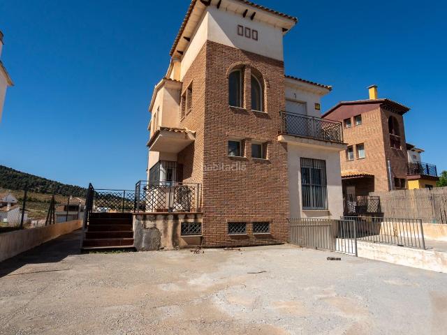 Chalet en venta en Villa de Otura. Chalet independiente con piscina en Cañadas del Parque. Chalets Villa de.