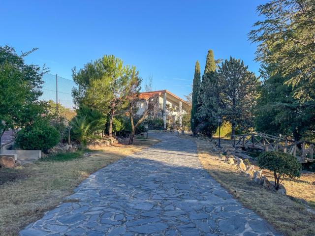 Chalet en venta en Villa de Otura. Chalet independiente en venta en CL ALONSO CANO 16, Otura. Chalets Villa de.
