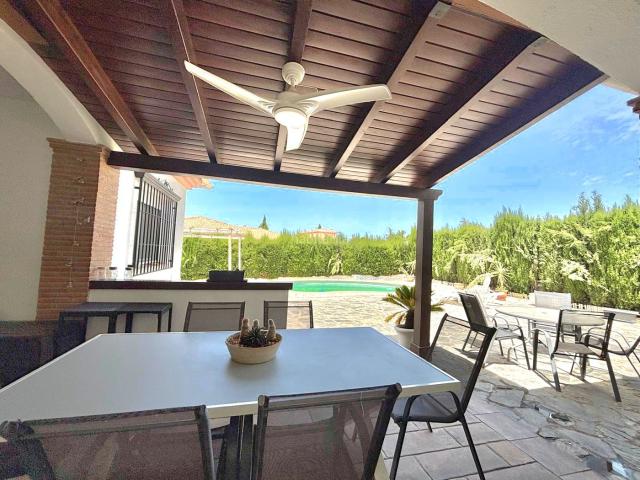 Chalet en venta en Villa de Otura. EXCLUSIVO CHALET DE UNA PLANTA PRÓXIMO A SANTA CLARA GOLF. Chalets Villa de.