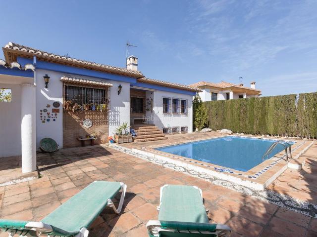 Chalet en venta en Villa de Otura. Precioso chalet en una sola planta en Otura. Chalets Villa de.