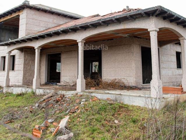 Chalet en venta en Villadecanes. Amplio chalet de granito de Porriño en Toral de los Vados, sin terminar. Chalets.