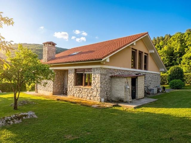 Chalet en venta en Villaescusa. Chalet independiente en Villanueva de Villaescusa. Chalets.
